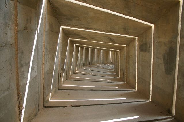 800px-The_inside_of_the_rabbit_hole