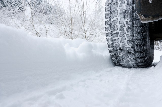 tire-in-snow